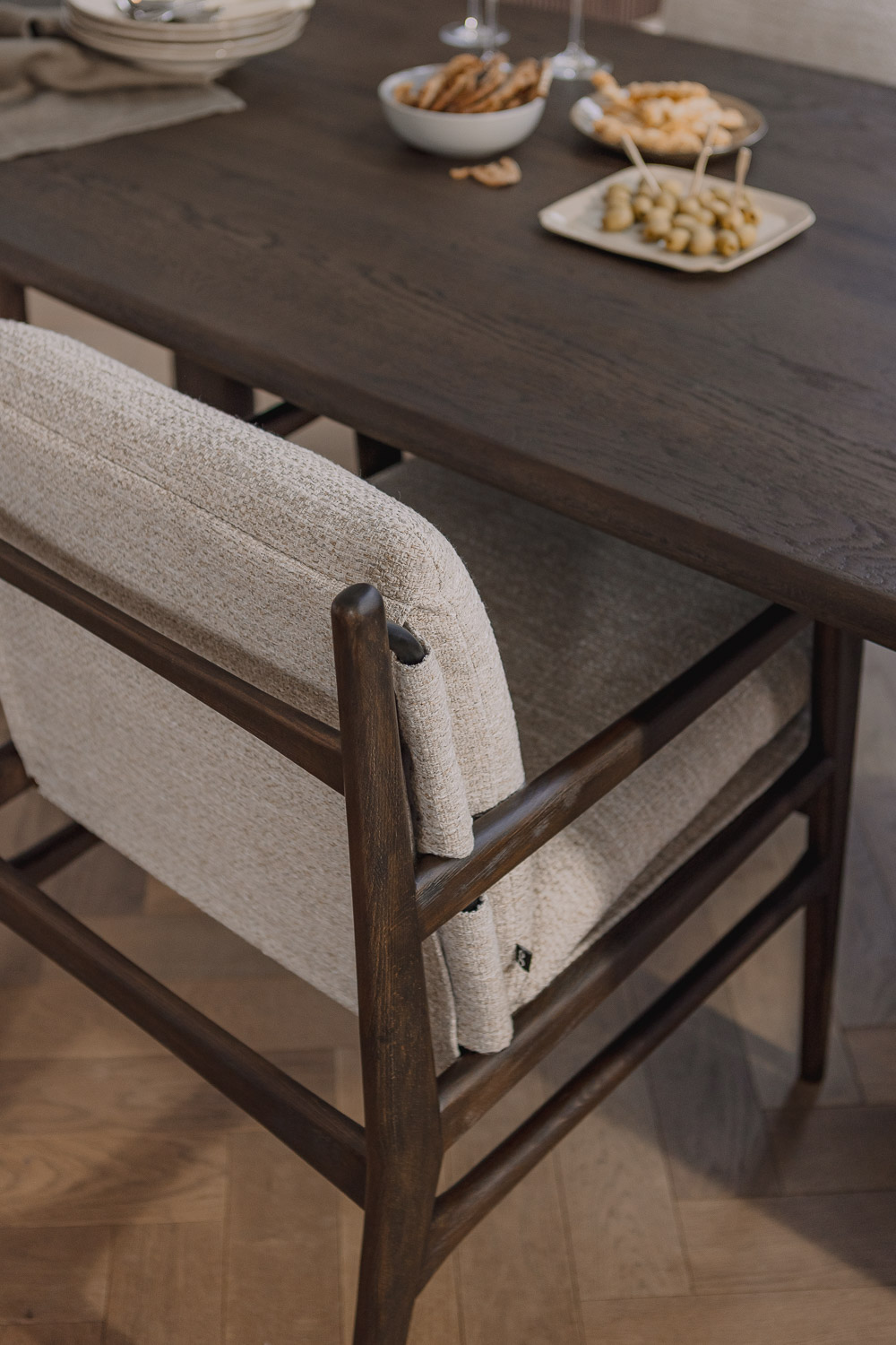 Goossens Slim Eettafel Eiken Donker Bruin - 8260230-goossens-slim-eettafel-eiken-donker-bruin-07