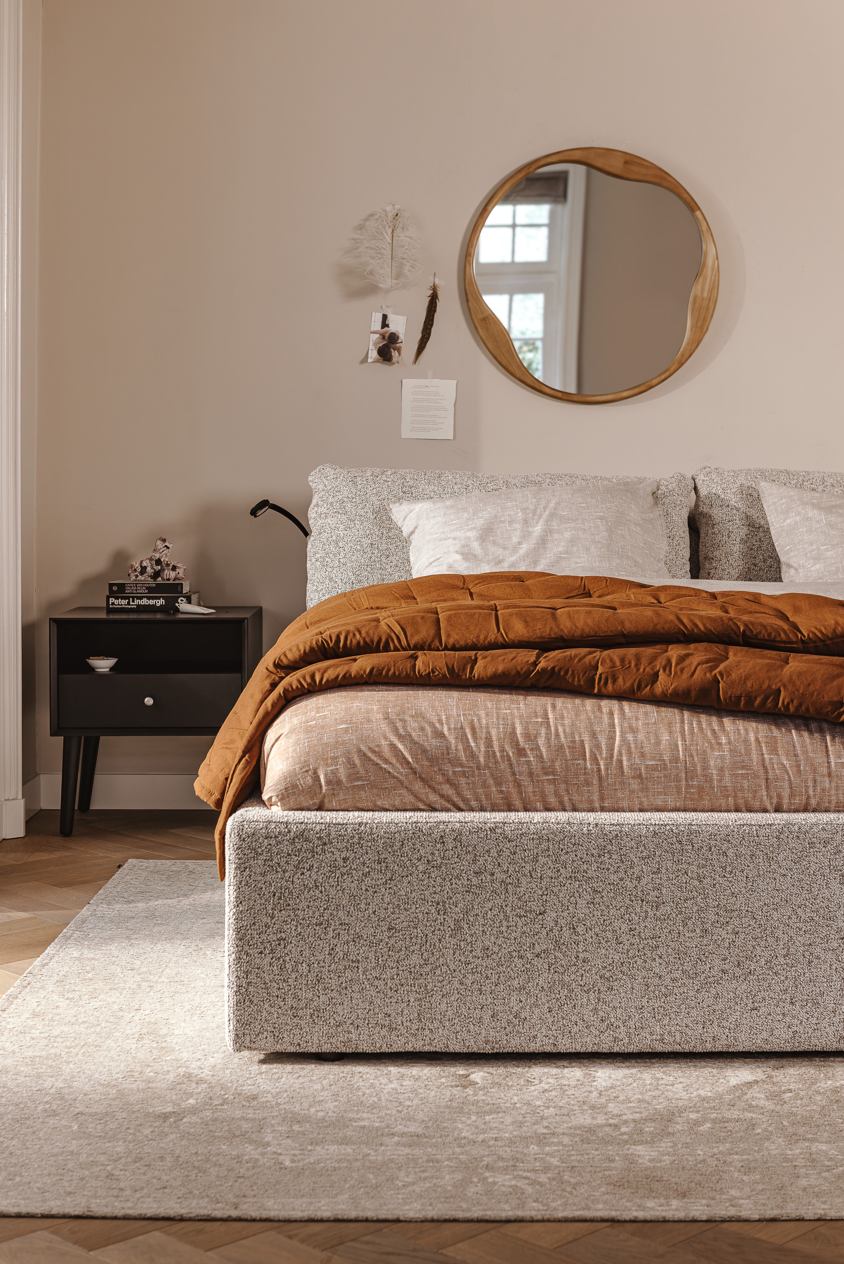 Slim comfort. Bedframe Misty